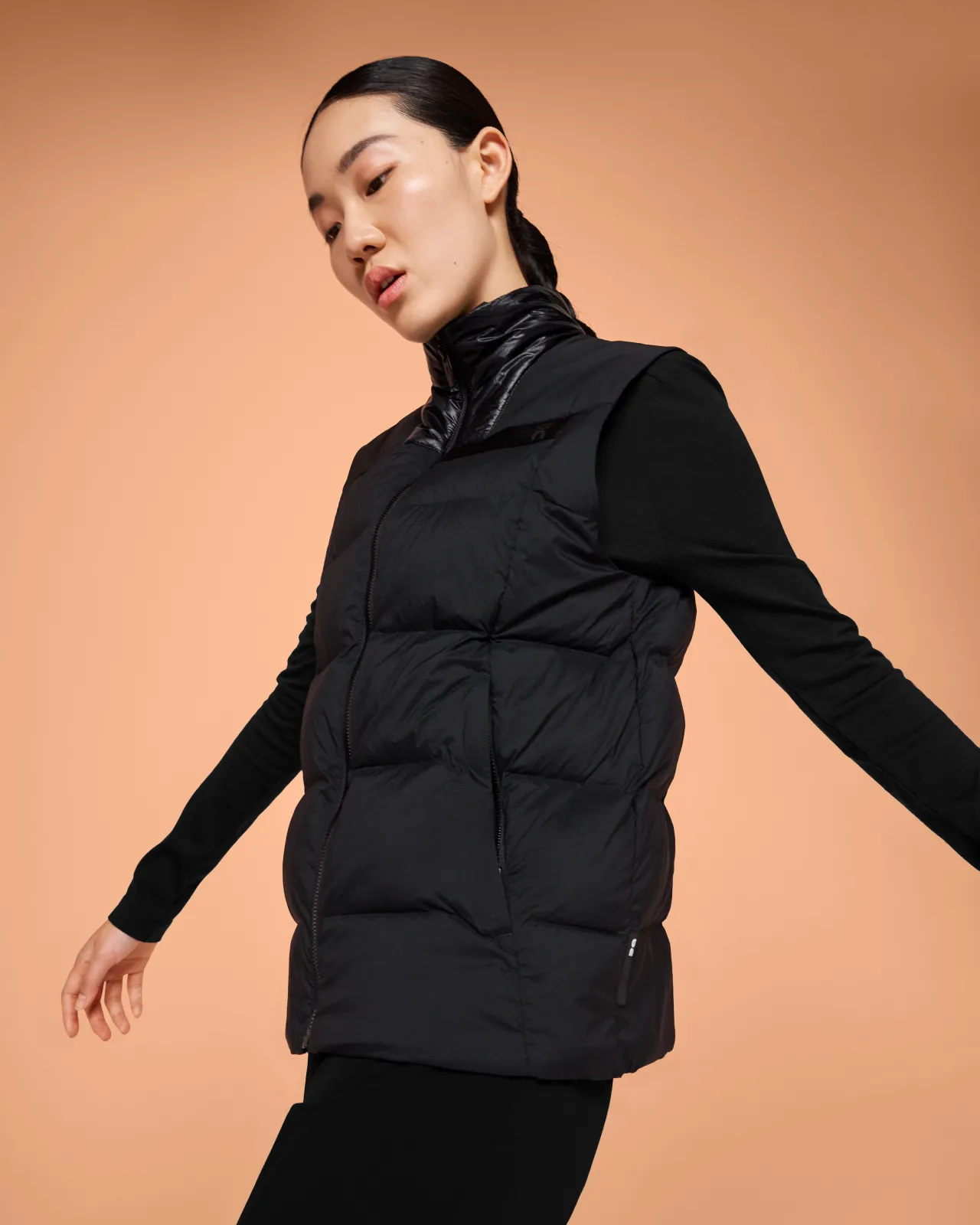 Insulated vest On Running Challenger, black
