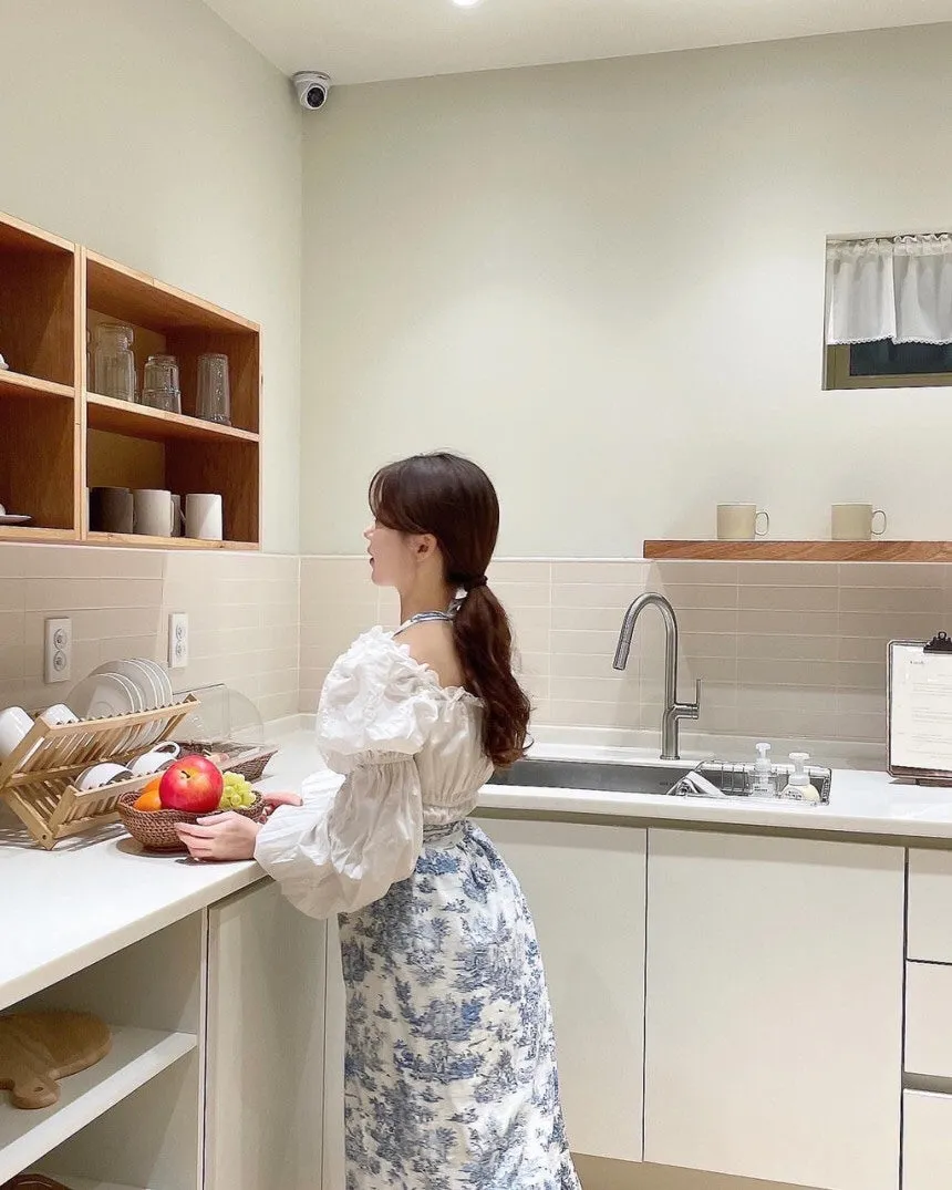 Toile de Long Frill Apron